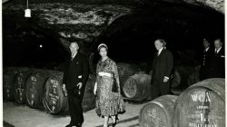 Quand le groupe Noilly Prat basé à Marseillan était le fournisseur officiel en vermouth d'Elizabeth II